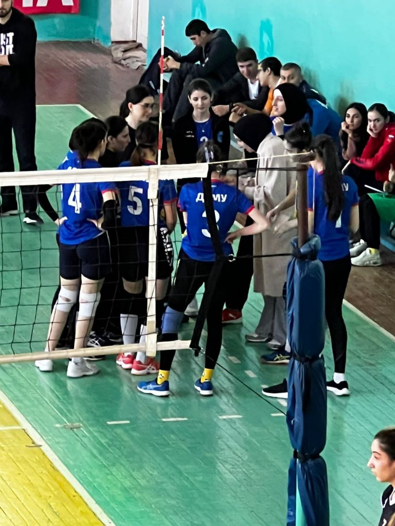 Махачкала спорт. Предметы в спортивном институте. ВЦИОМ Г Махачкала. Махачкала в ноябре фото.
