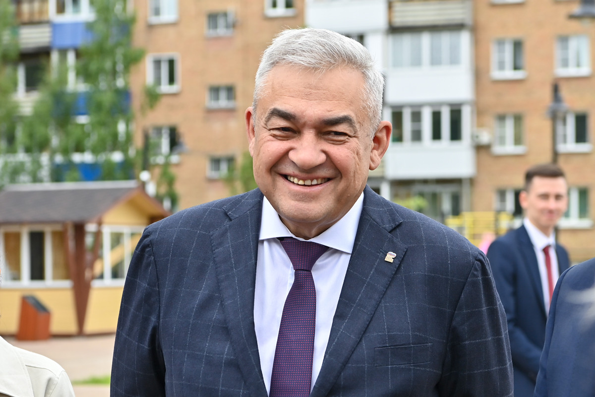 Изображение новости "Ростислав Гольдштейн посетил обновлённый парк «Берёзовая Роща» в Сосногорске"