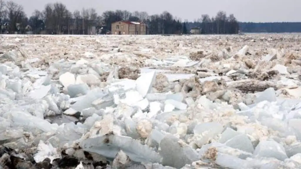 Уровень воды в Латвии: объявлено уже оранжевое предупреждение об опасности