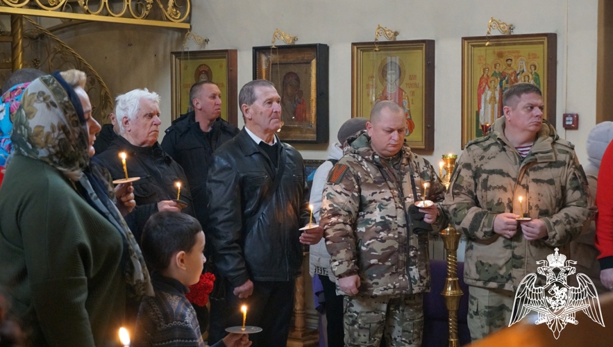 Память погибших при выполнении служебных обязанностей военнослужащих и сотрудников войск правопорядка почтили в Брянске
