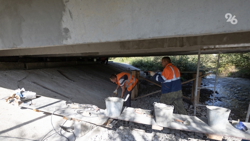 «Всё нуждалось в ремонте»: в Труновском округе восстанавливают мост через реку Ташлу