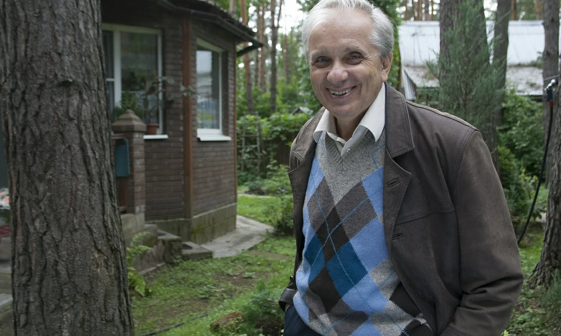 Стеснительный хулиган: Пятый канал покажет эксклюзивное интервью артиста Евгения Стеблова