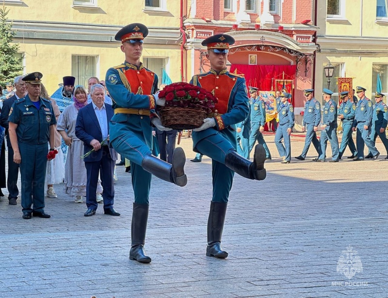 Божественная литургия, посвященная православному празднику иконы Божией Матери состоялась на Пречистенке