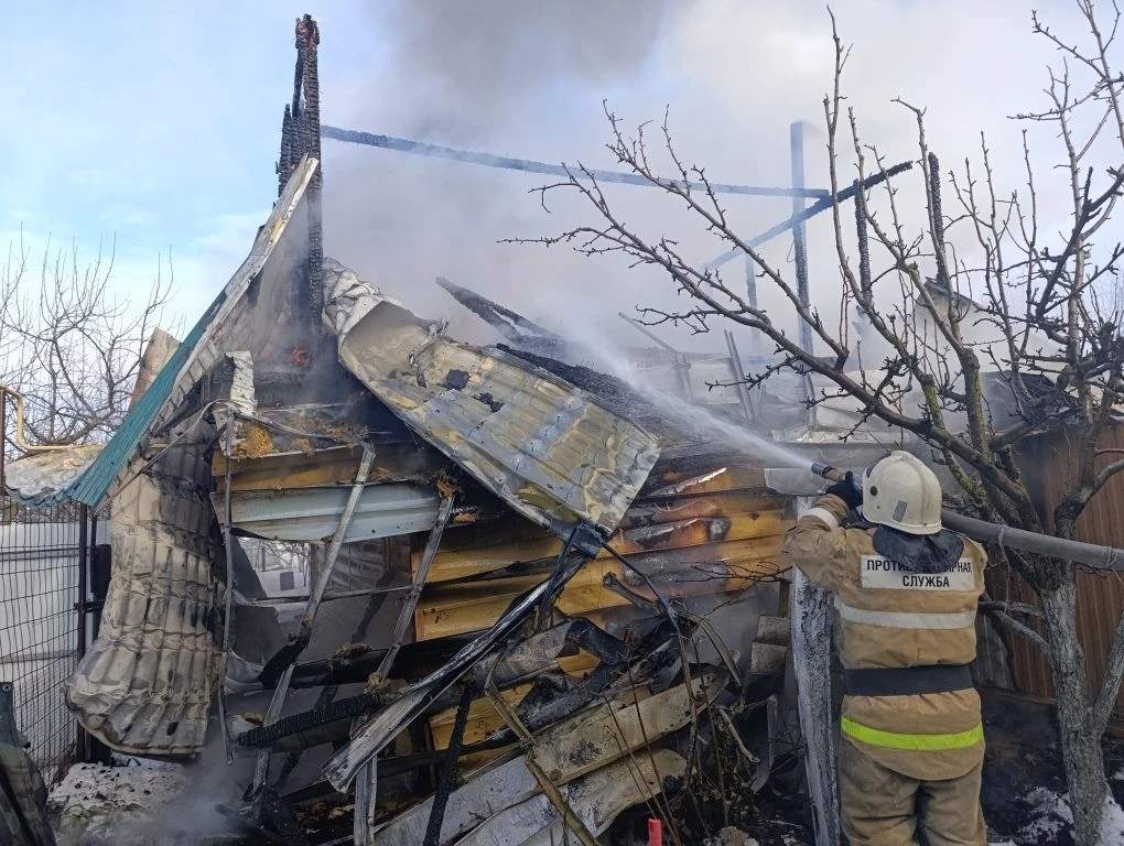 В Курской области сгорела баня