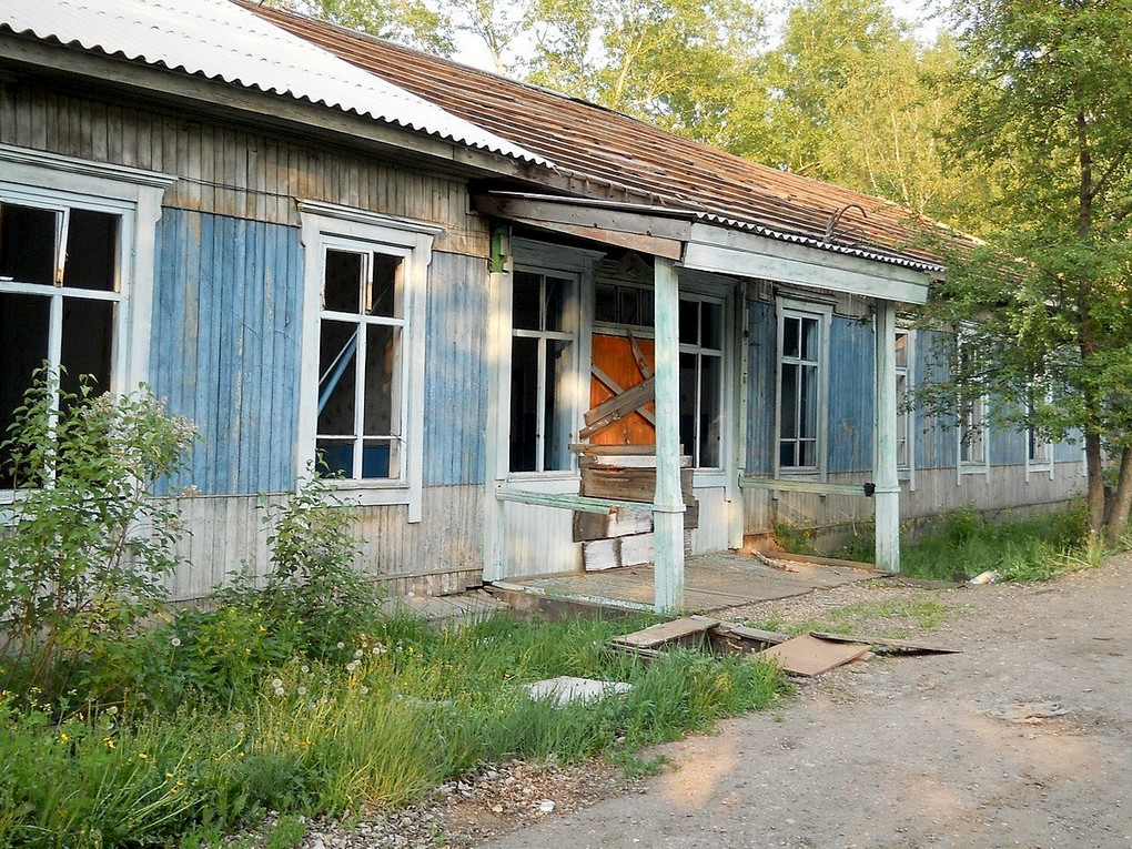 Погода в бараках. Тайшетская Центральная районная больница ЦРБ. Березовая роща Тайшет больница. Барак в Тайшете. Административный комплекс Тайшет больница.