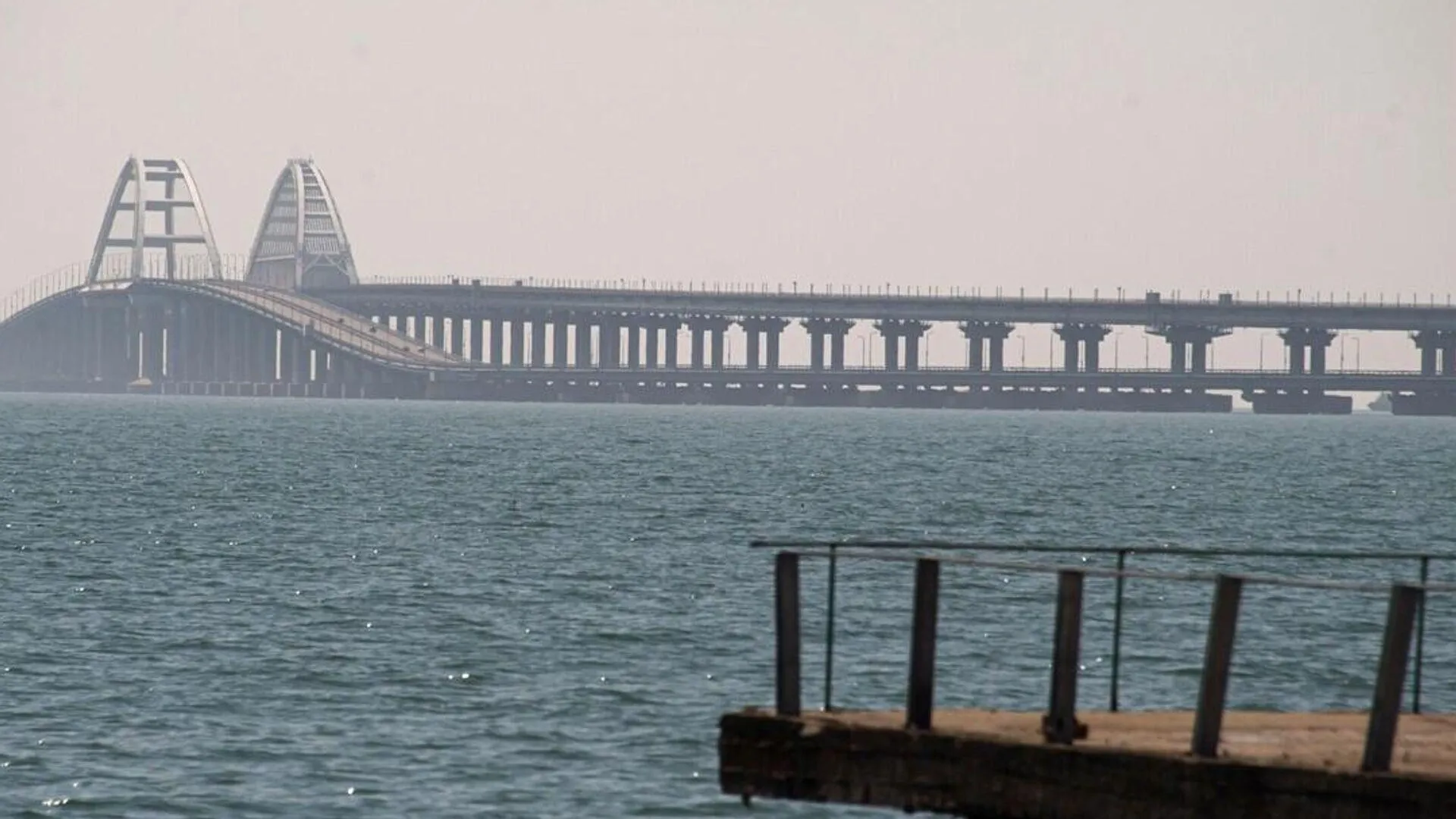 Защита крымского моста. Крымский мост. Защищающее мост. Керченский мост 2020. Крымский мост охрана моста.