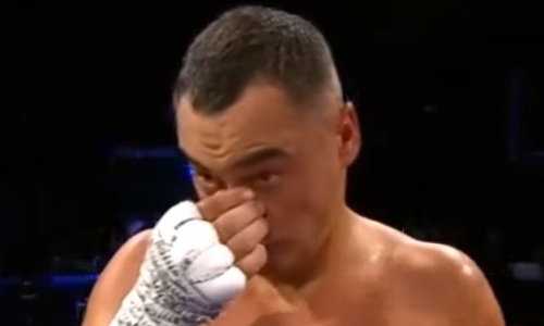 «Ему надо запретить драться». Зарубежные фанаты выступили против дисквалифицированного казахстанского боксера