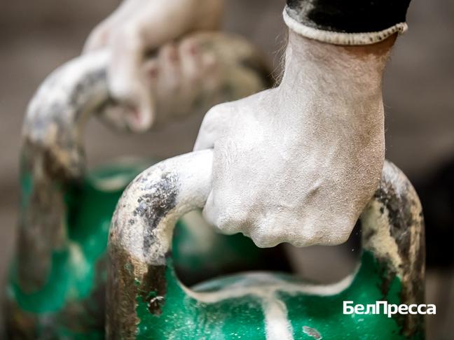 Поднять, порвать и потолкать. Как в Белгороде тренируются гиревики - Изображение 