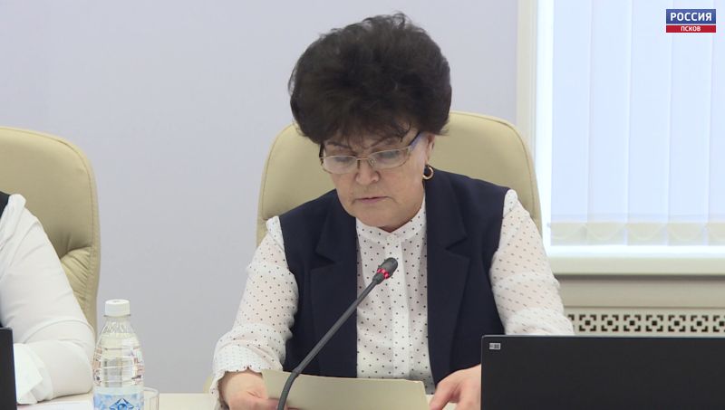 Марина Хохлова зачитала депутатам Отчёт о деятельности региональной Счётной палаты за 2022-й год