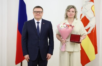 Алексей Текслер вручил государственные и региональные награды южноуральцам. Автор фото - Наиль Фаттахов 
