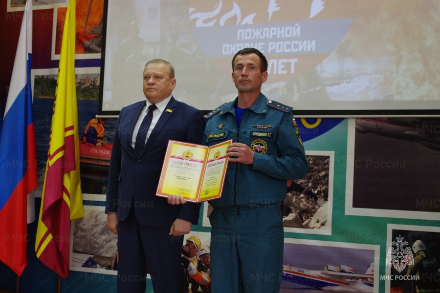 Депутат Виктор Горбунов поздравил огнеборцев с предстоящим профессиональным праздником