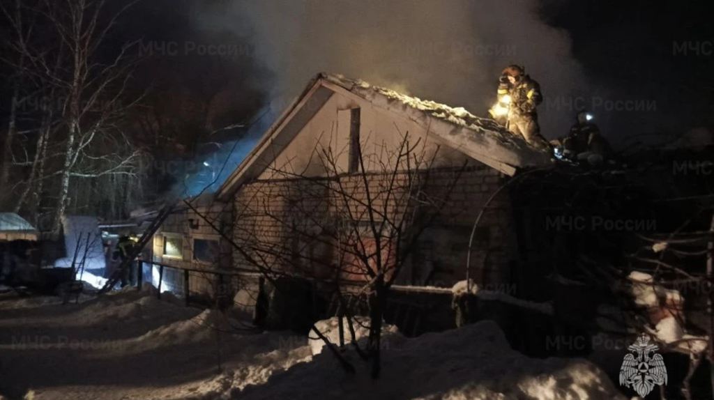 Под Брянском потушили загоревшийся гараж