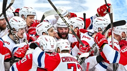 Игроки «Локомотива» радуются победе