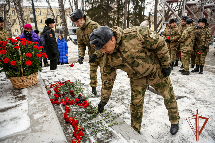 В Новосибирске сотрудники и военнослужащие Росгвардии проводят мероприятия, посвященные 80-летию со дня снятия Блокады Ленинграда