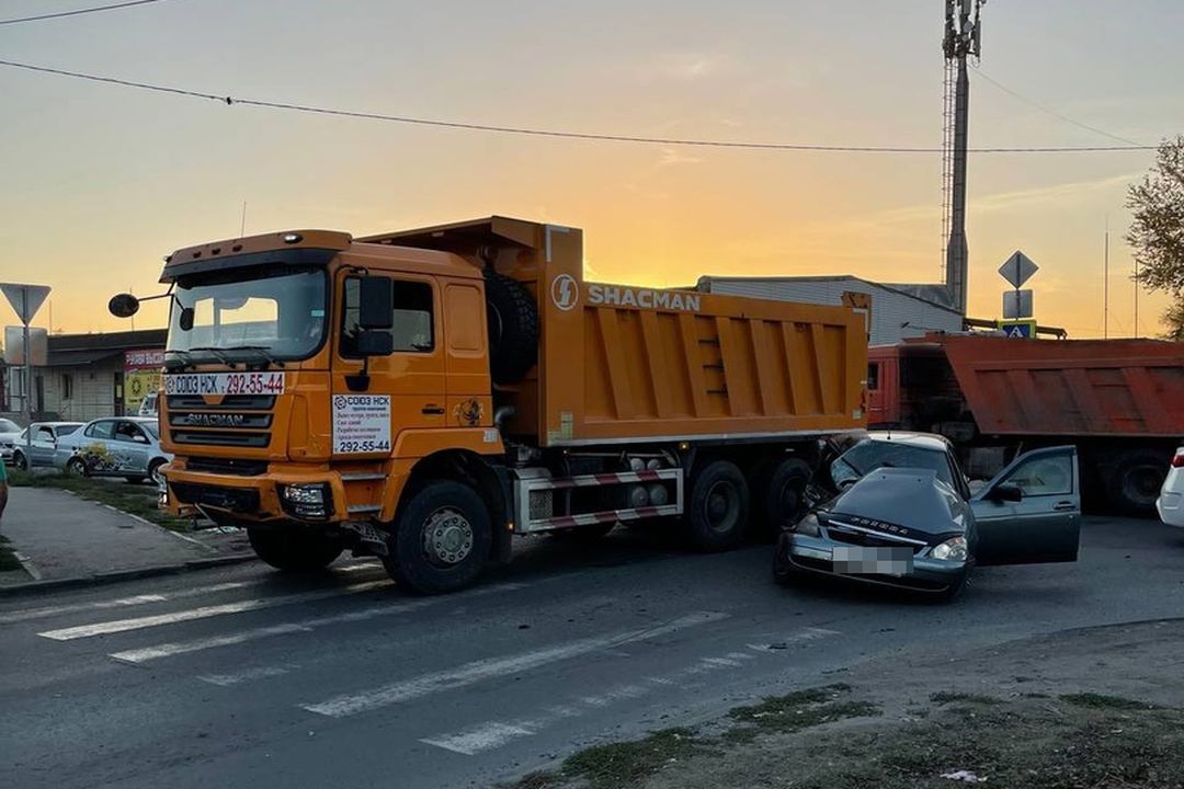 авария на северном объезде вчера. Isuzu новосибирск грузовиков. фура новосибирск. фура новосибирск. грузовики новосибирск.