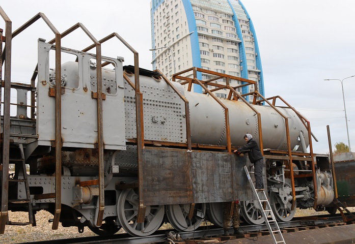 В Ворошиловском районе «одевают в броню» паровоз 