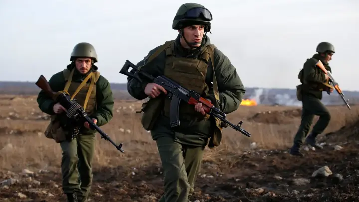 ФАБ-1500 стёр базу СБУ, фронт у Славянска рухнул, русский солдат на себе 30 км нёс парализованную женщину: главное на СВО 1 декабря