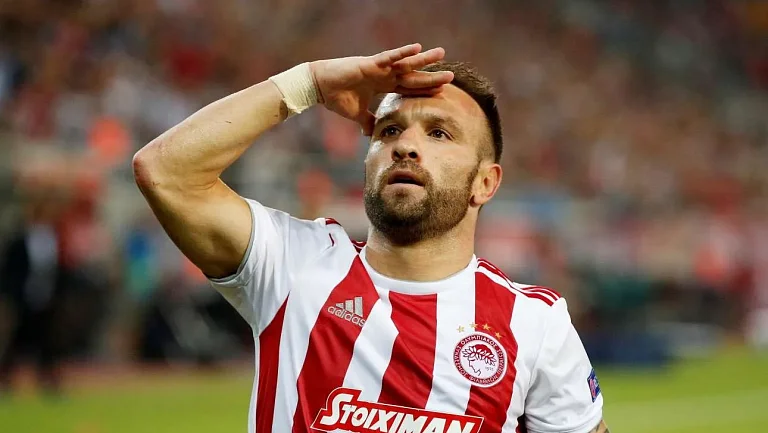 Вальбуэна перешёл в «Олимпиакос» в 40 лет