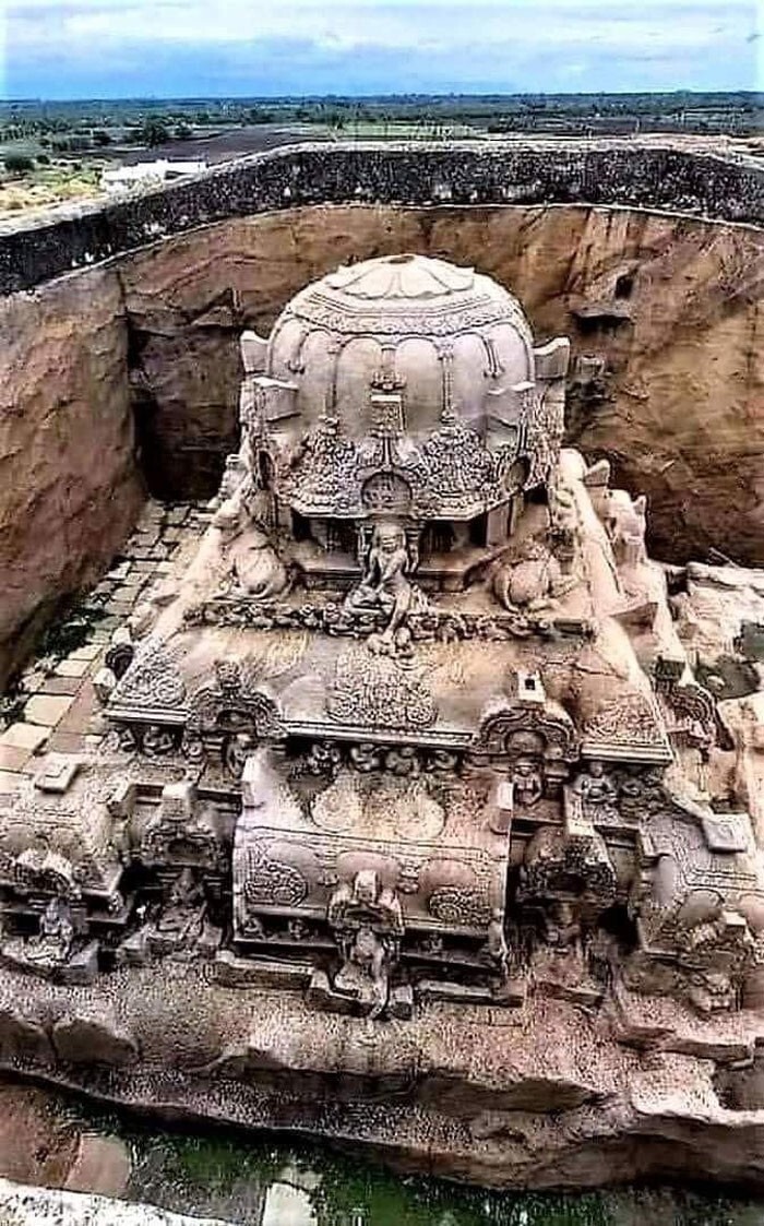 16. Храм в Индии, сделан из цельного камня