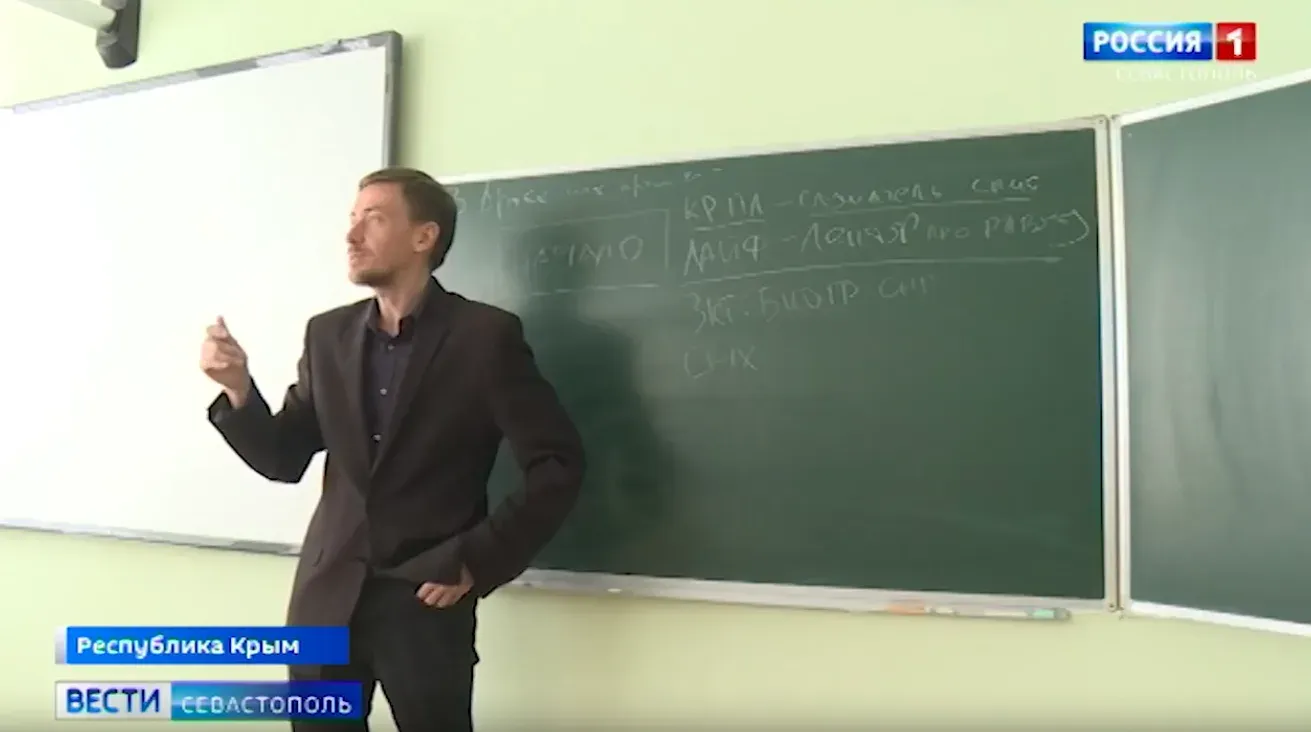В «Артеке» журналист ГТРК «Севастополь» вдохновил школьников на выбор профессии></div><div class=