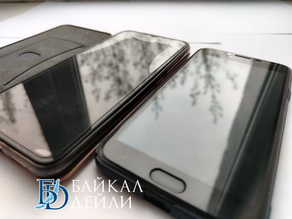 Забайкалец разбил свой смартфон, чтобы не отдавать его приставам