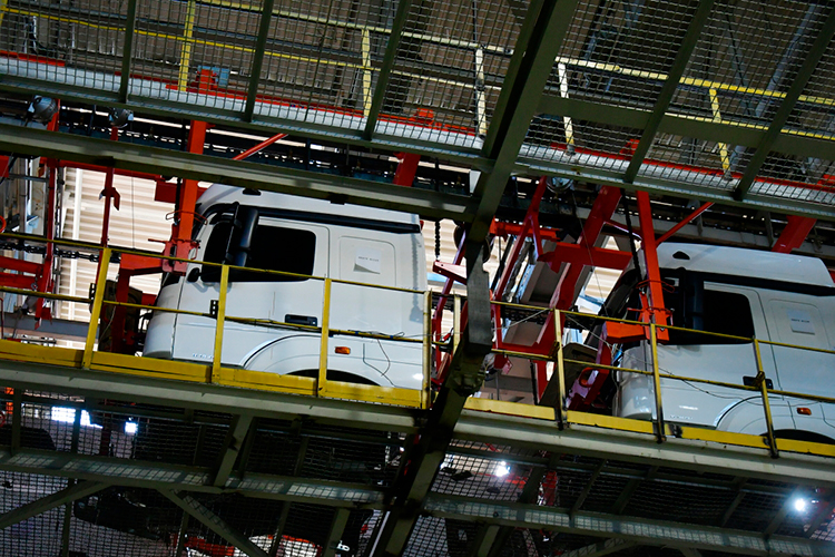 В 2025 году заводу удалось исключить простои главного сборочного конвейера (ГСК), связанные с установкой второго моста, и теперь конвейер «движется с нужным тактом»