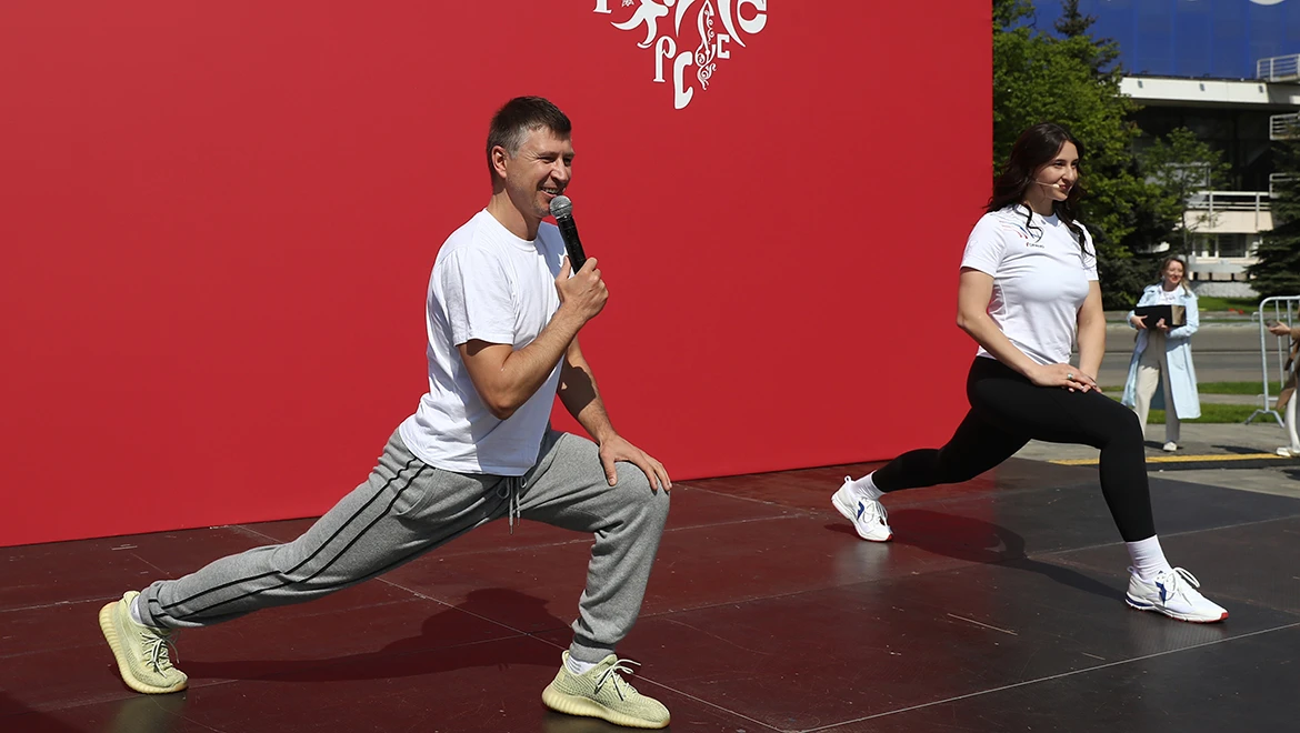 Зарядка с Алексеем Ягудиным, парад физкультурников и марафон премьер на выставке 