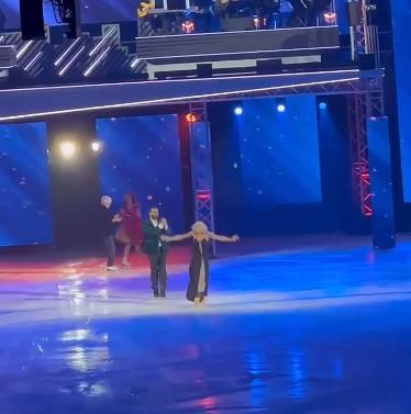 Лобачева и авербух под песню кайрата. Авербух и лобачева. Лобачева и авербух под песню кайрата. Сын ильи авербуха и ирины лобачевой. Лобачева и авербух под песню кайрата.