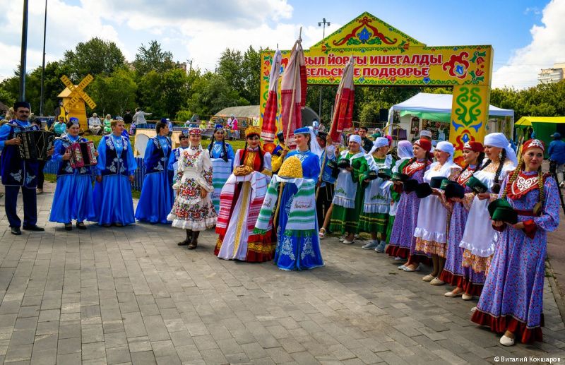 Встреча гостей с чак чаком. Сабантуй пермь. Барда зиен 2022 пермский край. Сабантуй пермь меню. Сабантуй чак чак нижнекамск.