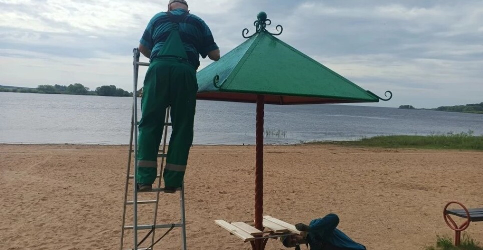 Осторожно, окрашено: пляжи Великого Новгорода будут готовы принимать отдыхающих через несколько дней