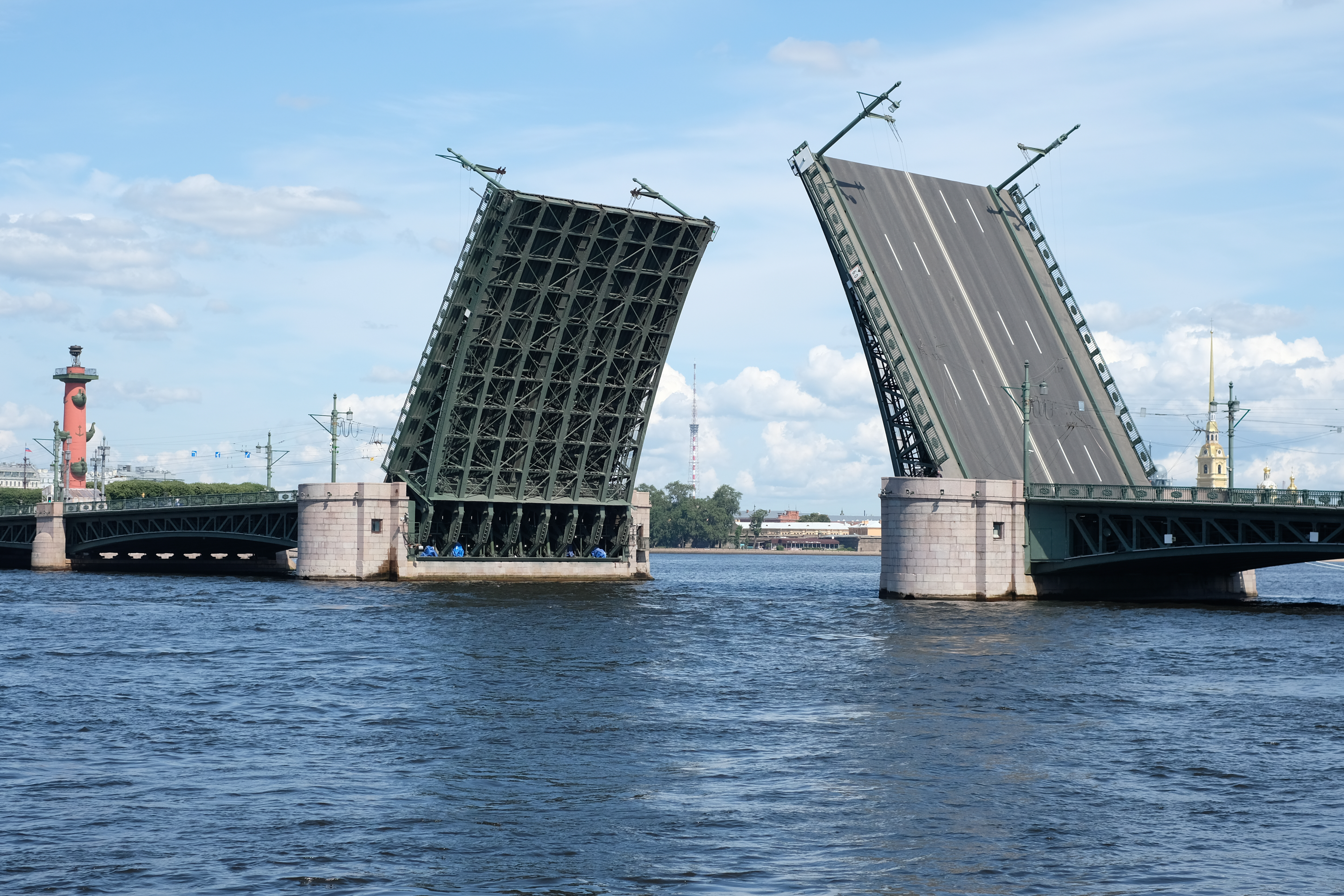 Разводные мосты через неву