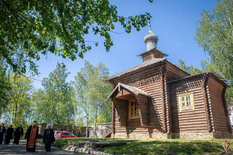 Митрополит Ижевский и Удмуртский Викторин совершил божественную литургию в храме на территории ОМОН «Барс»