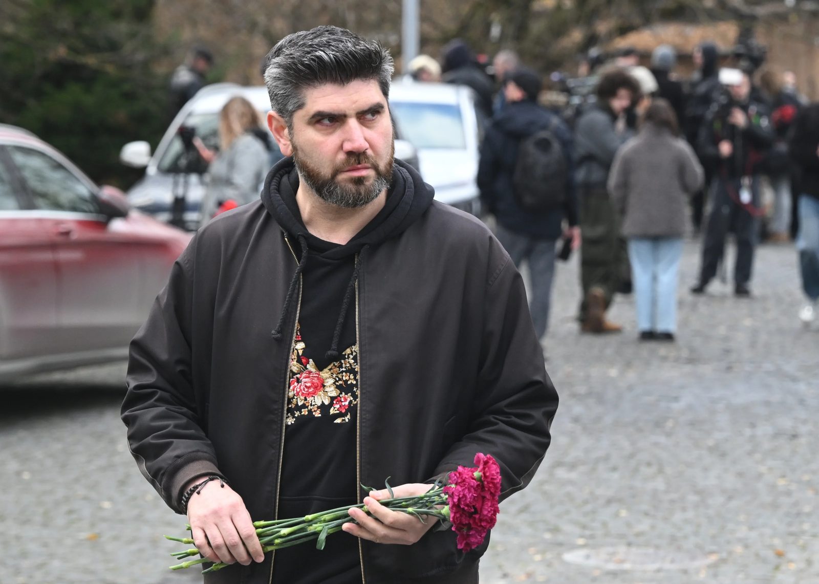 Сергей Бурунов, Гарик Харламов и Ирина Темичева простились с Романом Поповым