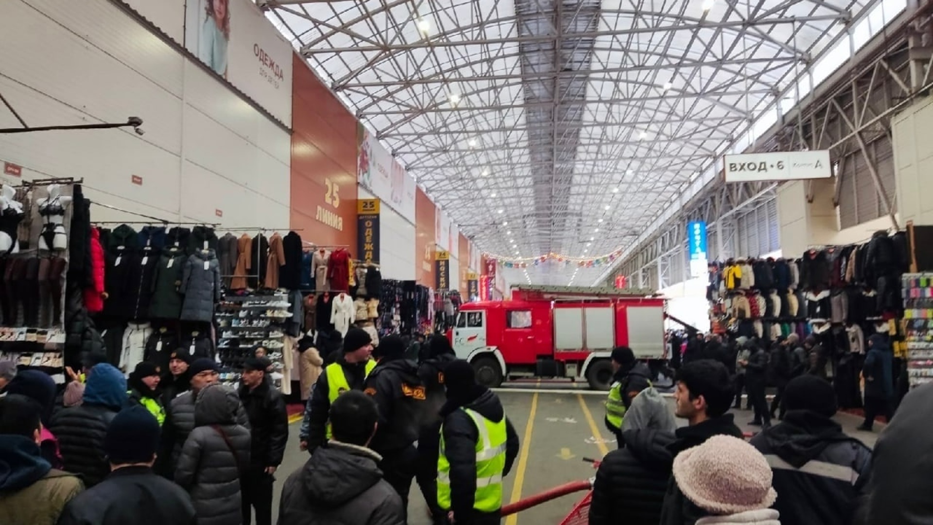 Садовод сейчас. На рынке. Садовод рынок. Садовод рынок в Москве. Садовод вещевой рынок Москва.