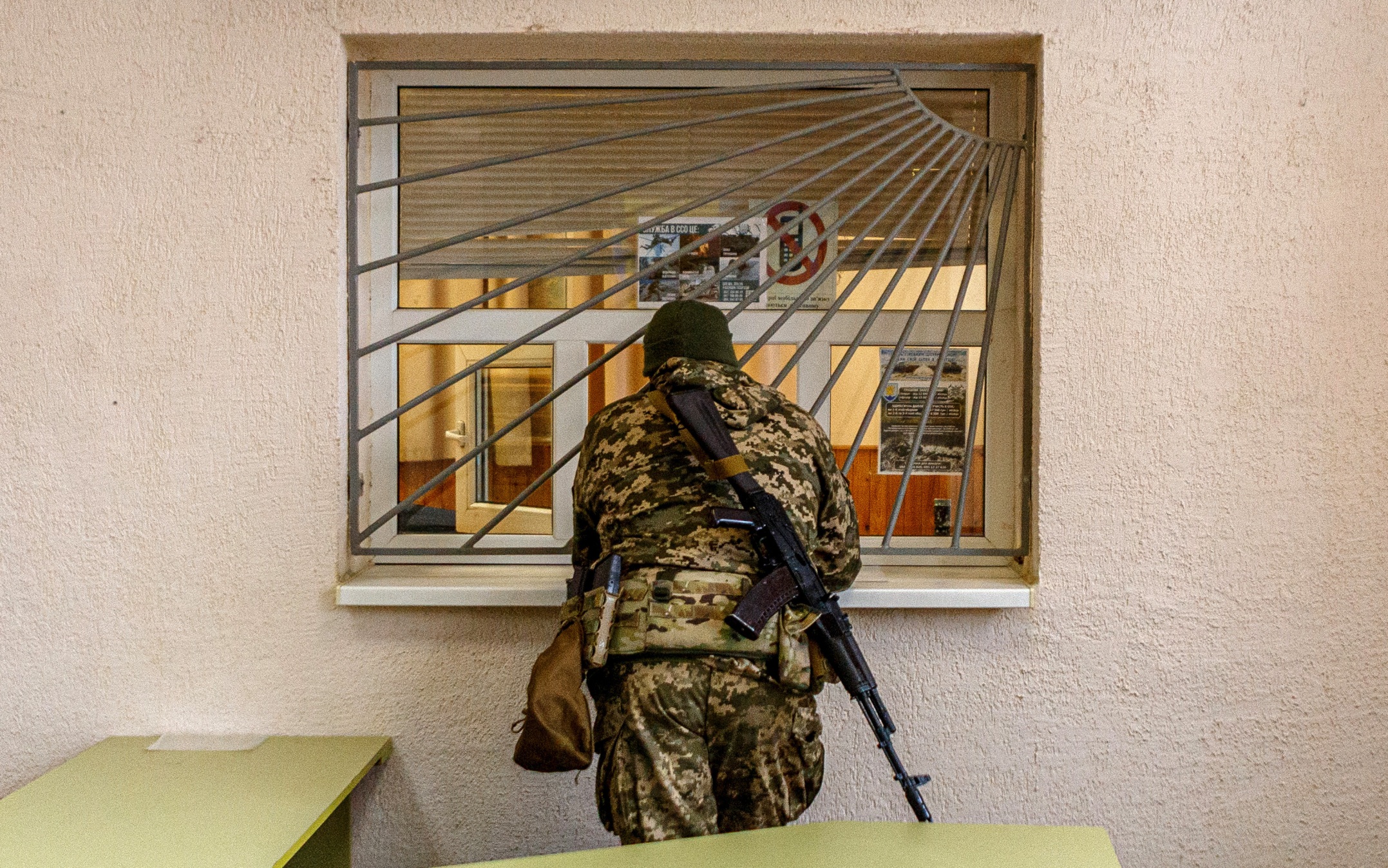 В Тернополе недовольный ремонтом владелец электрокара сдал автомехаников в ТЦК