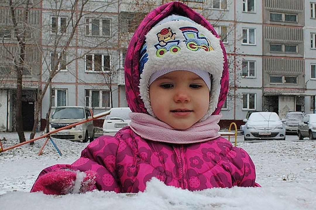 Теплый новосибирск. Дети ждут снег. Сильный Мороз зимний Новосибирск фото. Погода город зима.