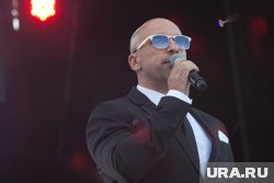 У Нагиева два музыкальных альбома: выпущенные в 1998 и 2006 годах «Полет в никуда» и «Серебро»
