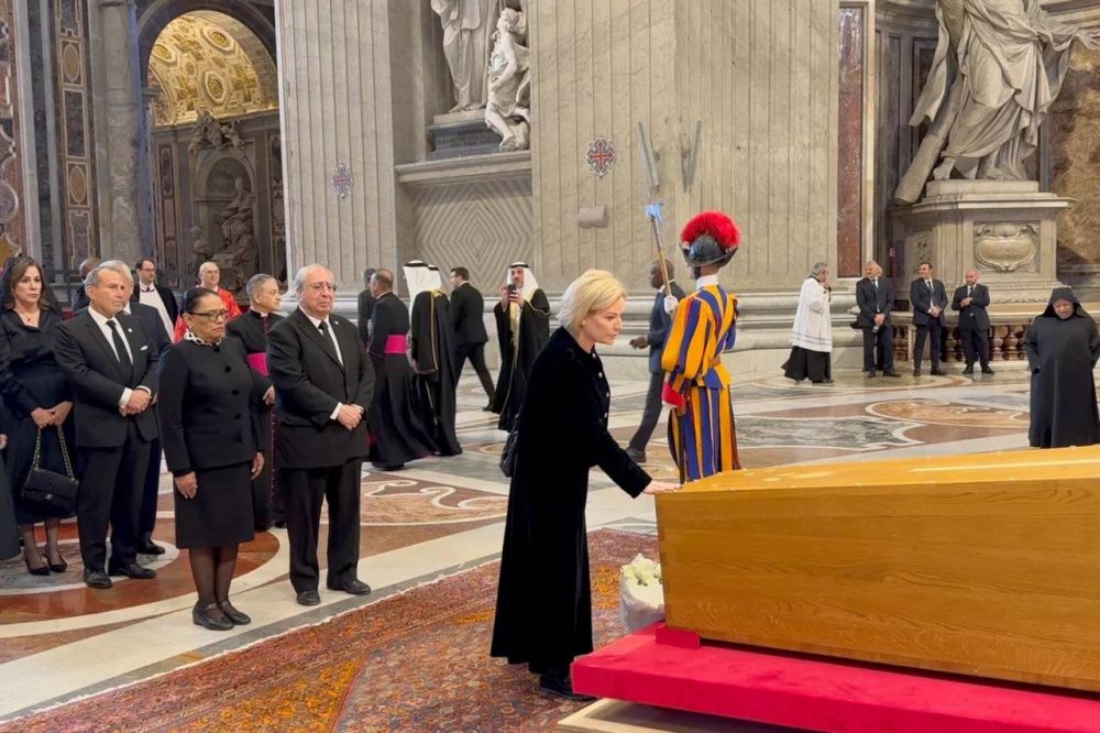 Ольга Любимова представила Россию на похоронах Папы Римского