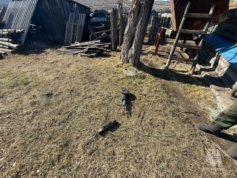 Неосторожное обращение с болгаркой стало причиной двух возгораний сухой травы