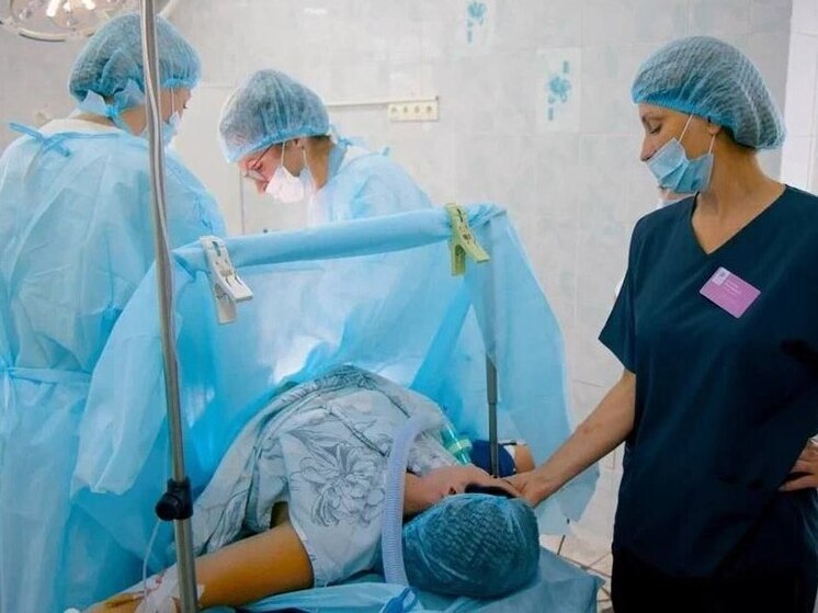 Врачи Владивостока спасли мать и новорожденную во время сложных родов