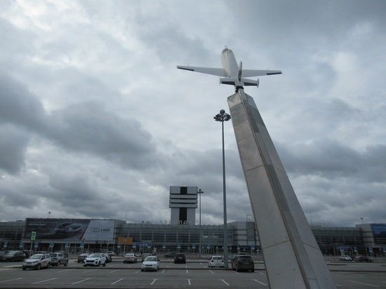 Массовая задержка авиарейсов случилась в аэропорту Кольцово