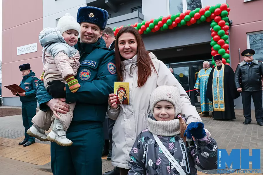2025 12 04 mgik kuharev sinyavskij vruchenie klyuchej miczevich 20 kopiya