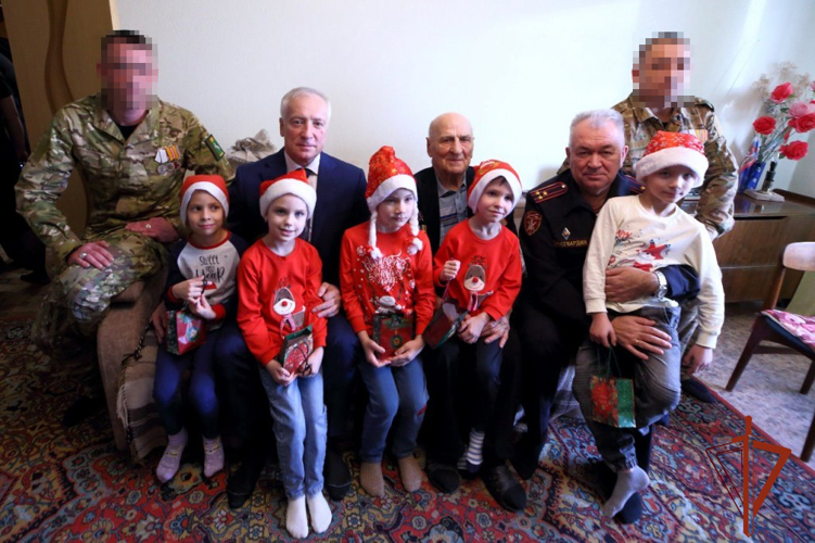 Начальник Управления Росгвардии по Томской области поздравил с Новым годом 98-летнего ветерана Великой Отечественной войны (видео)