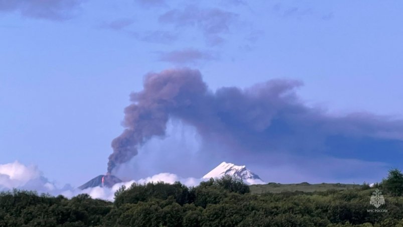 Извержение Ключевского вулкана, лето 2025 года Пресс-служба ГУ МЧС России по Камчатскому краю