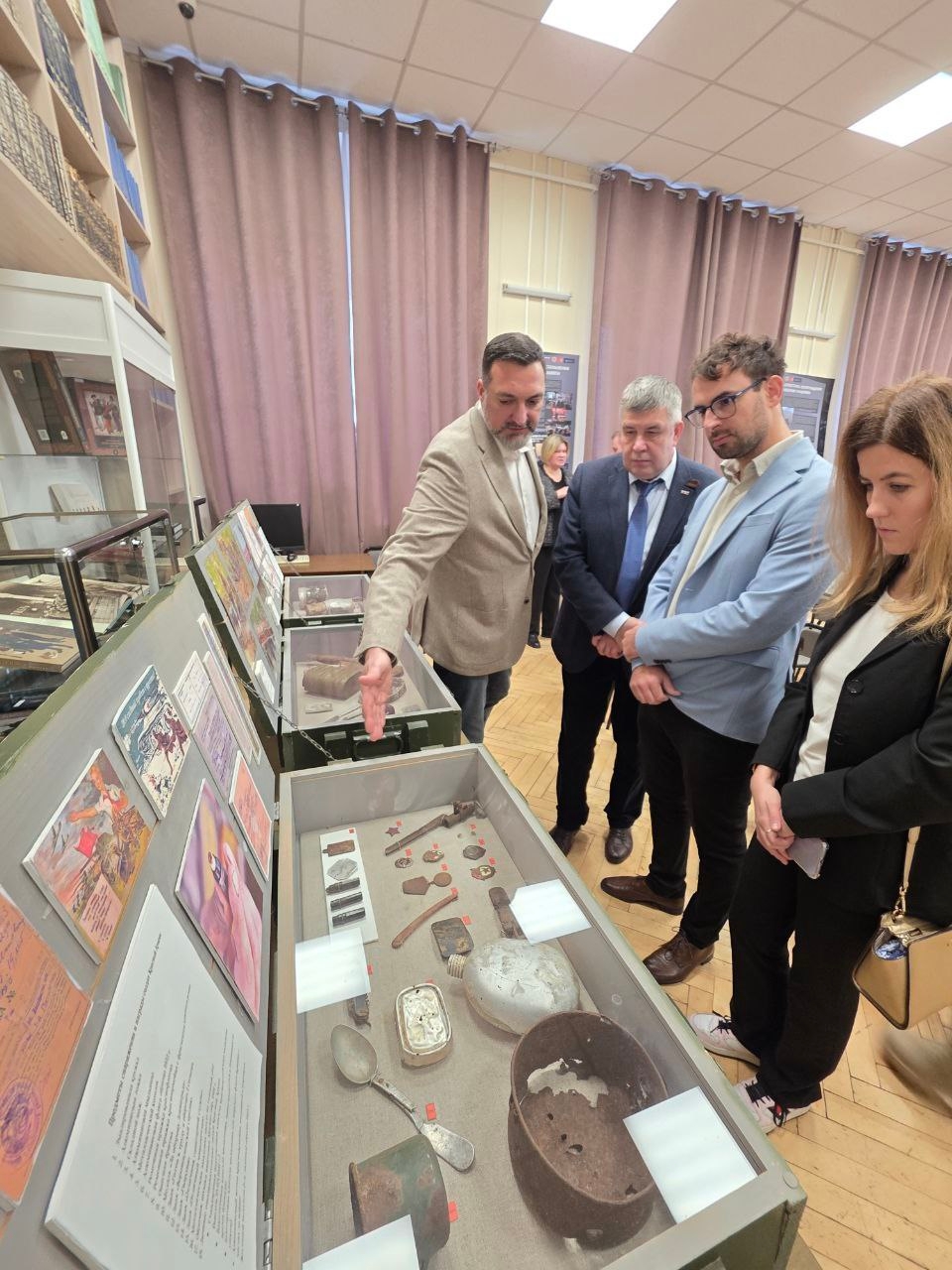 В Вологодской областной универсальной научной библиотеке имени И. В. Бабушкина состоялось открытие выставки «5000 шагов в бессмертие»