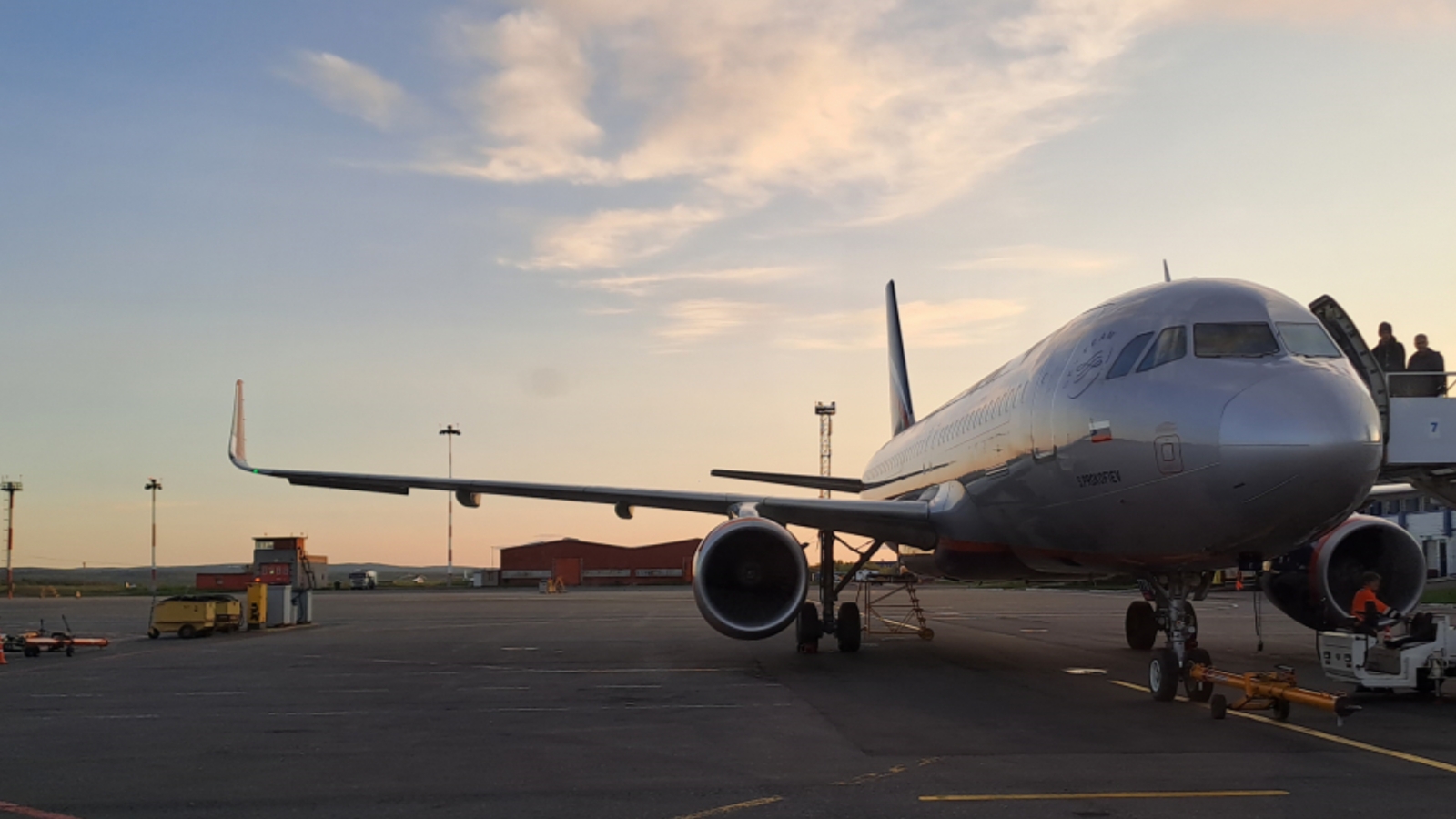 Прямой рейс санкт петербург мурманск. Мурманск самолет. Авиасообщение СПБ Вологда.