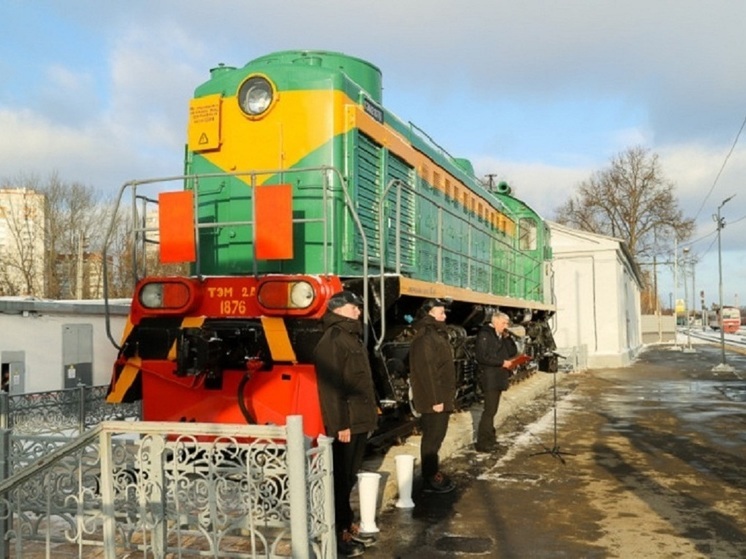 Памятник тепловозу в честь юбилея железной дороги открыли на Ряжском вокзале в Туле