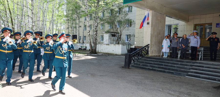 Начальник Управления Росгвардии по Республике Татарстан поздравил ветерана Великой Отечественной войны с наступающим праздником