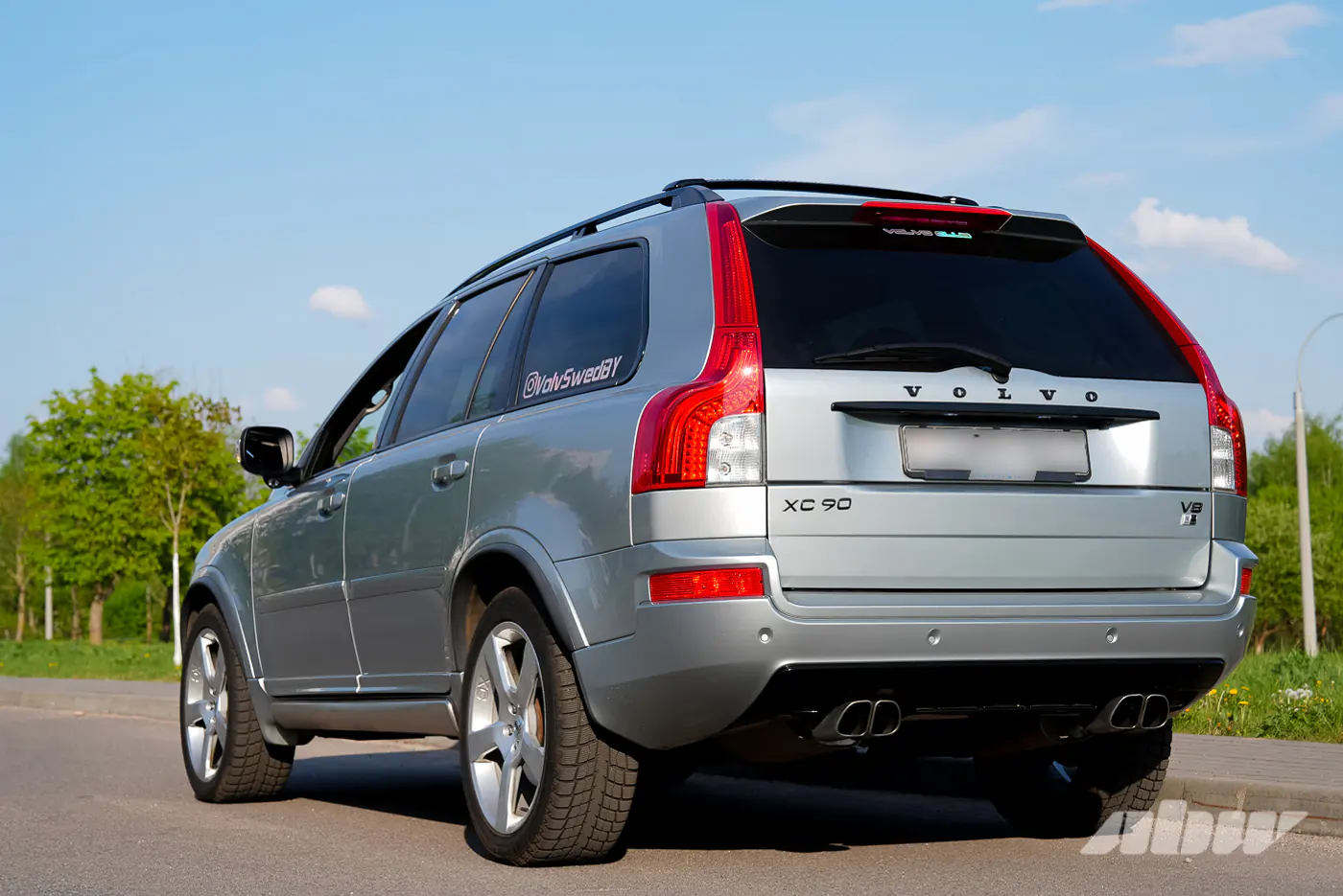 «Эта машина провоцирует своей мощностью»: история редкого Volvo XC90 с мотором V8