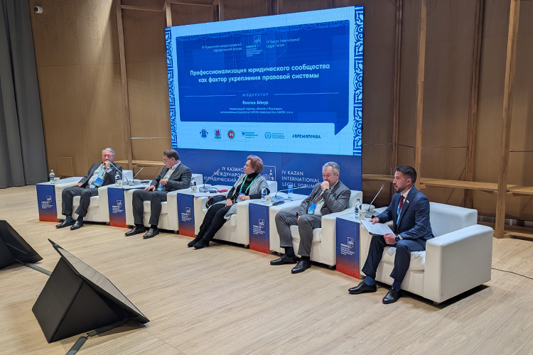 Президент Федеральной палаты адвокатов приехала в Казань в качестве спикера продвигать идею введения адвокатской монополии, которую, впрочем, таковой не считает, ведь среди адвокатов есть конкуренция